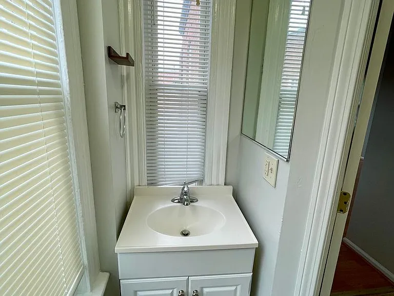 135 Howe St — Photo 7