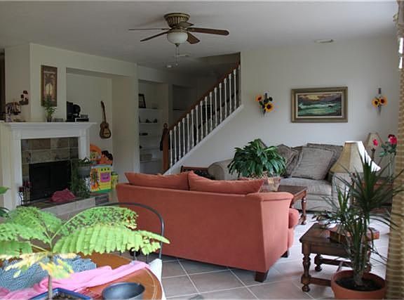 4th image of 2626 Riverhollow Ln