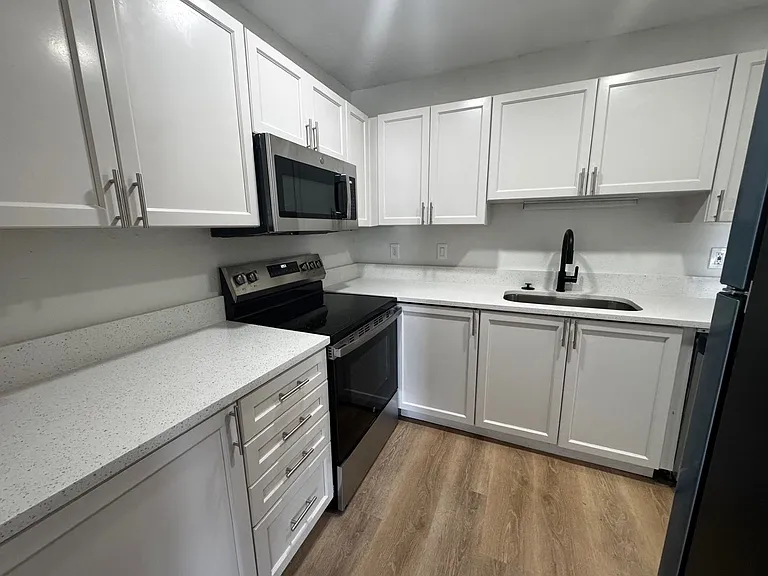 Flagler Pointe Apartments — Photo 32