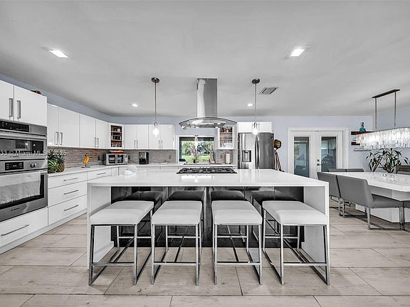 5th image of 9480 Palmetto Club Ln E