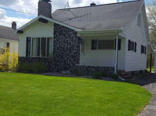 305 N McKenzie St, Gillett, WI 54124