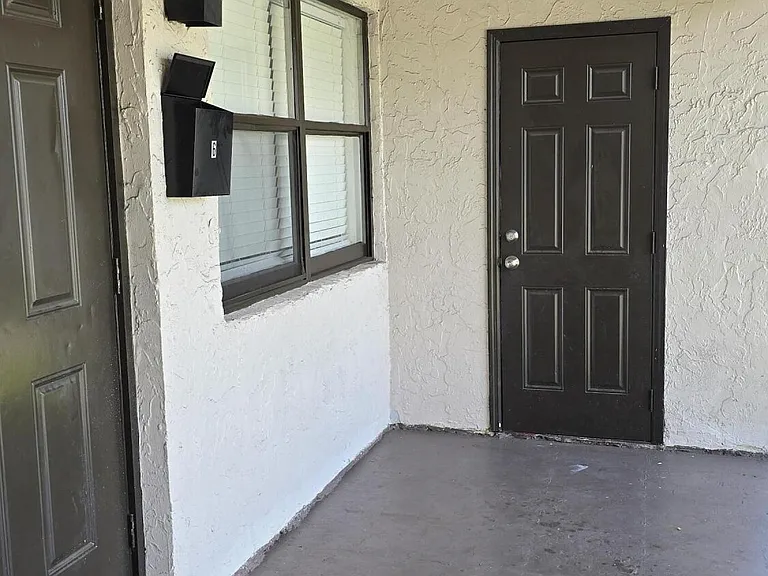 20 NW 7th Ave #6 — Photo 13