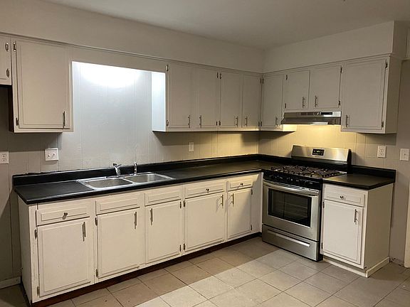 3rd image of 1310 W Sunset Dr