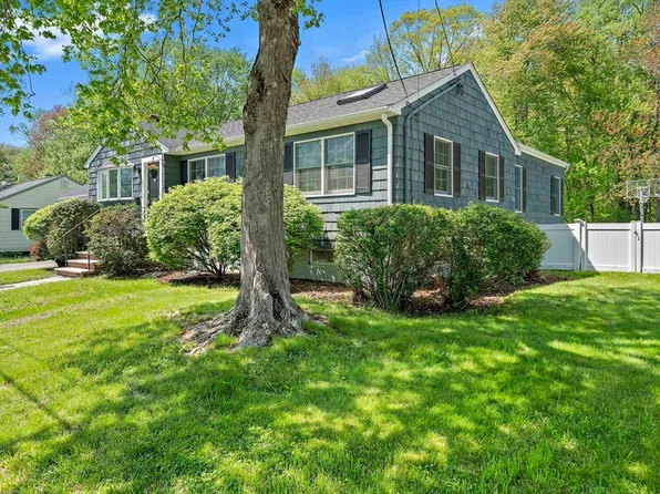 30 Roseen Rd, Holbrook, MA 02343