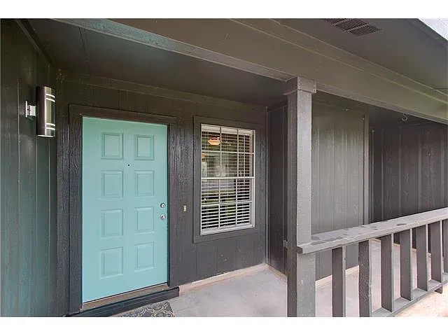 Building Photo - 3821 Alexandria Dr
