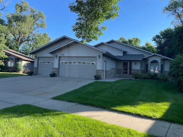 4718 Pintail Loop SE, Mandan, ND 58554