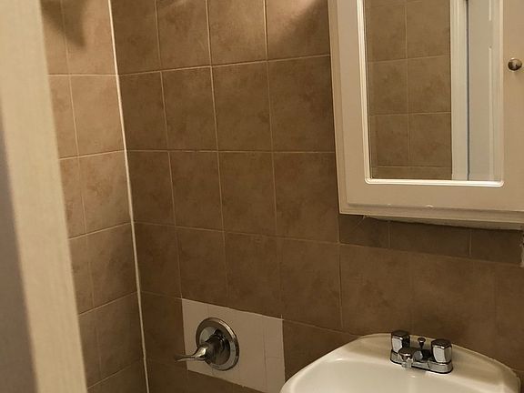 5th image of 904 President St #4L