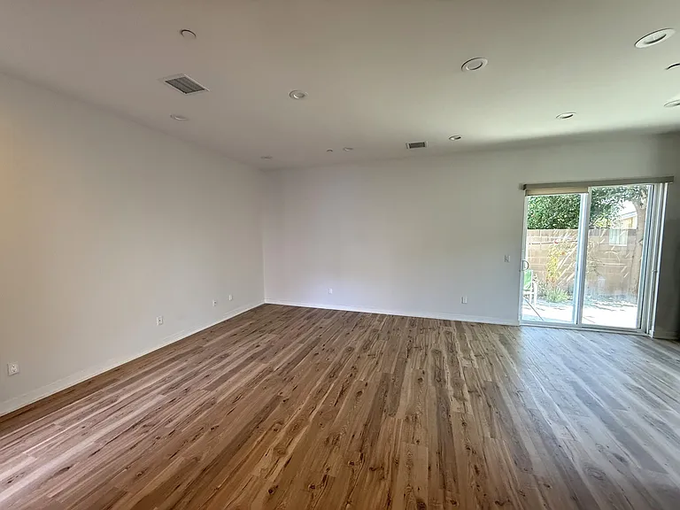 17910 Jersey Ave #E — Photo 6