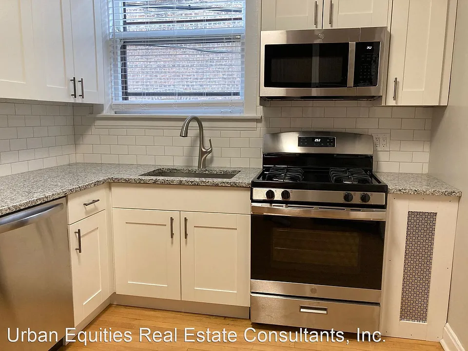 6200-48 N Clark Street 1600 24 W