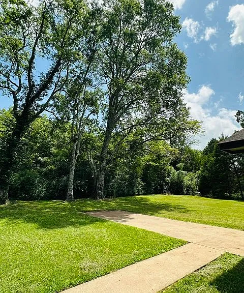 1470 FM 2712 — Photo 36