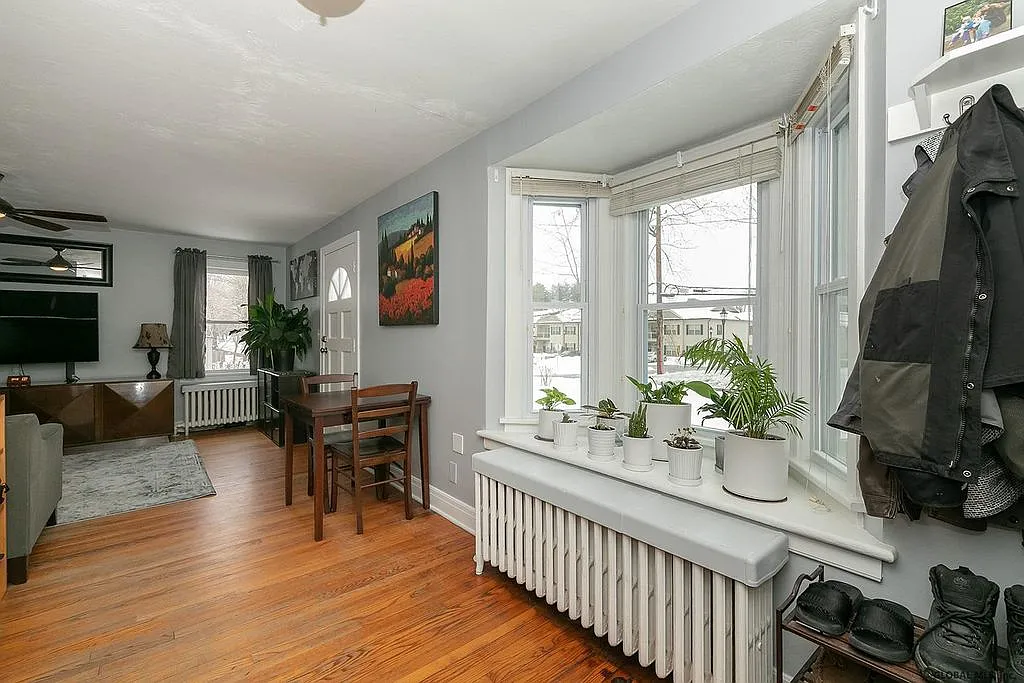 2 bed, 1000 sqft, $2,050 — Photo 4