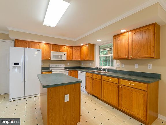 3rd image of 5702 Glen Eagles Dr