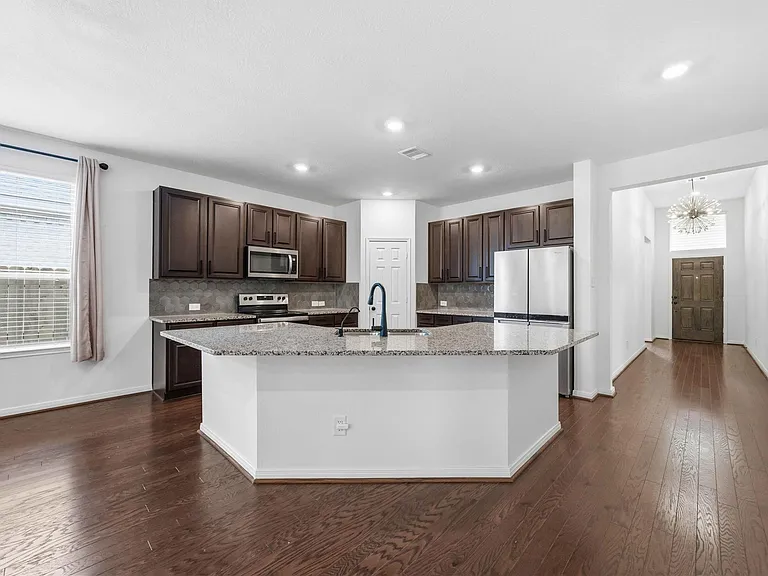 7627 Coral Key Dr — Photo 6