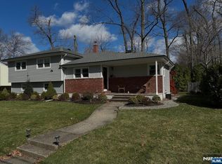 986 Wildwood Rd, Oradell, NJ 07649