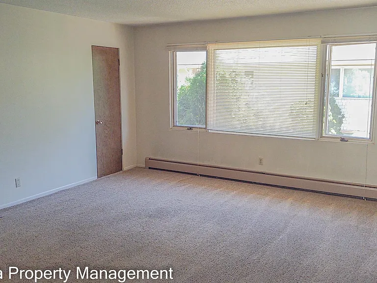418 & 428 S 2nd St W — Photo 5