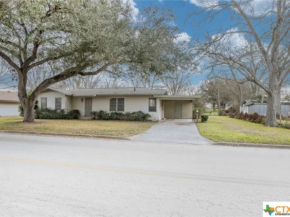 1012 Saint Vincent St, Gonzales, TX 78629