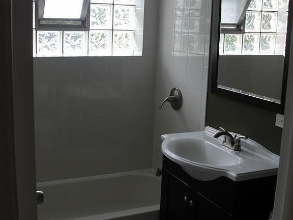 2nd image of 104 S Austin Blvd APT 3C
