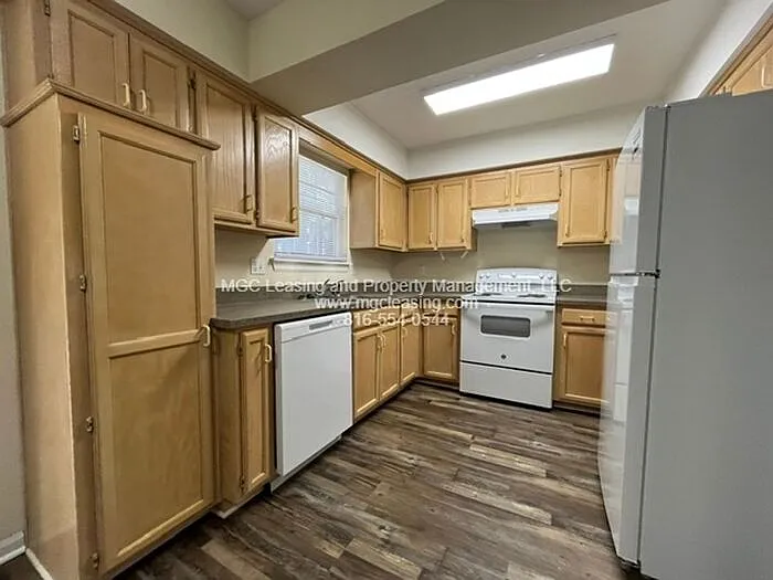 1845 NE Knollbrook St — Photo 2
