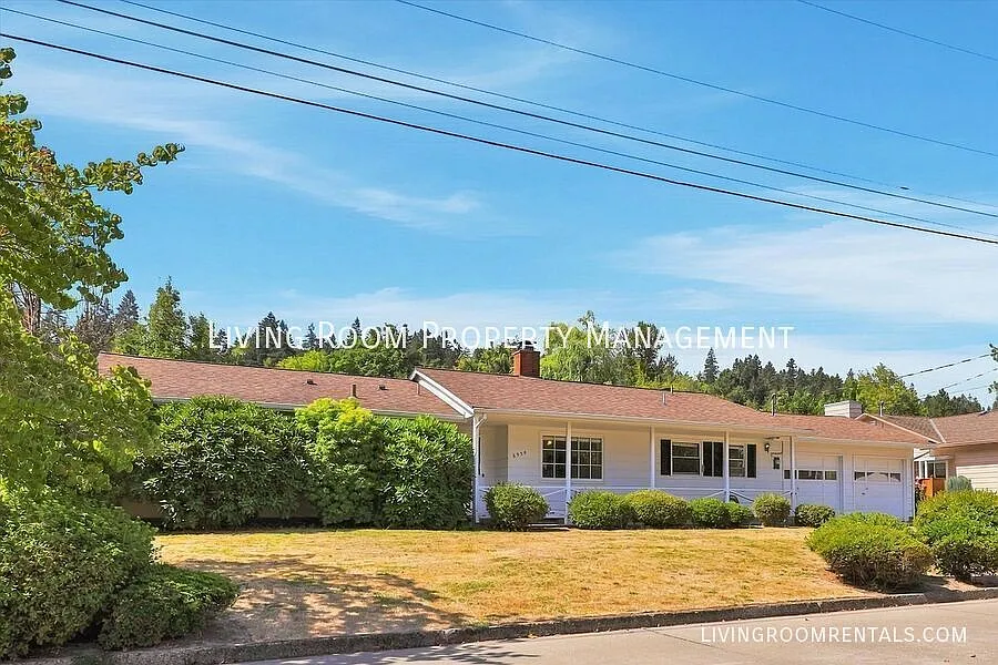One-Level Living in the Heart of West Linn — Photo 2