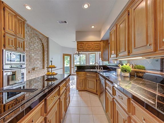 3rd image of 2207 Greens Court