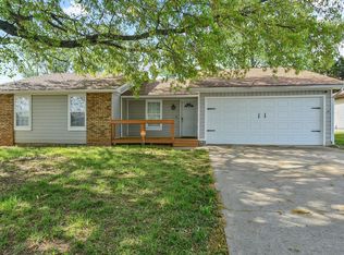 2626 W Hanover Dr, Springfield, MO 65807