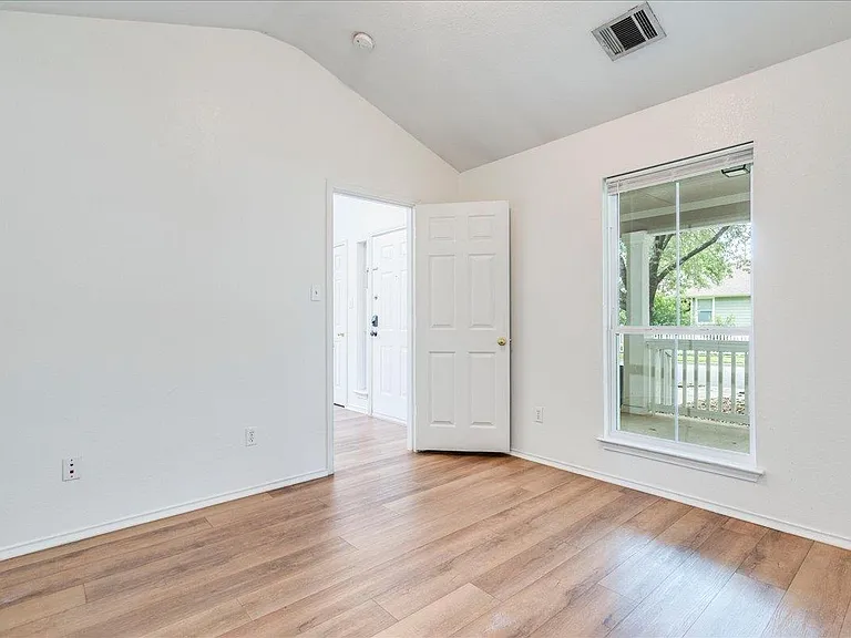 140 Schmidt — Photo 17
