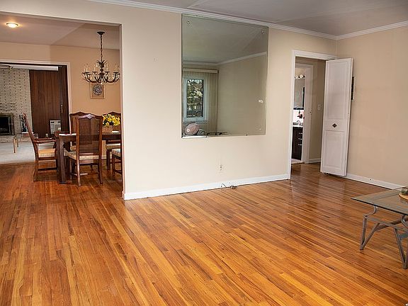 5th image of 20 Nassau Dr