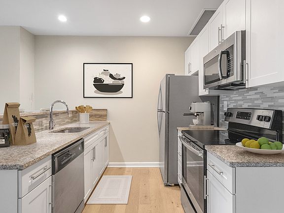 3rd image of 254 N Columbus Blvd #X