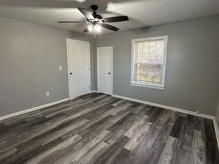 606 E Harris St — Photo 9