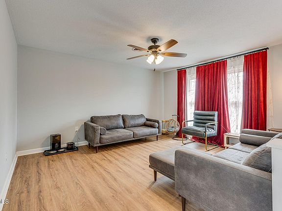 5th image of 761 Meadowcrest Dr