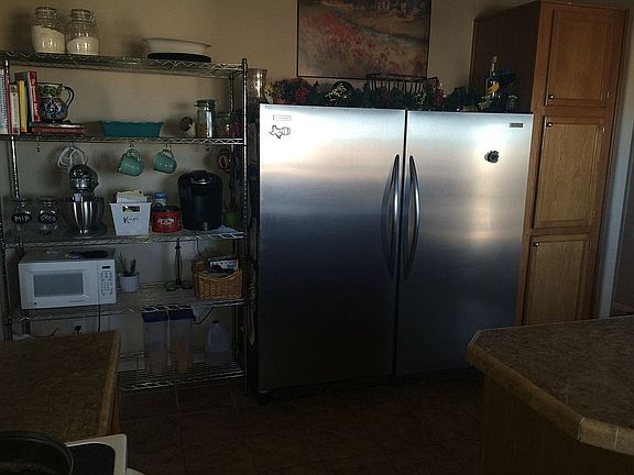 2nd image of 3720 Manor Cir