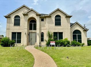 409 Royal Crest Dr, Desoto, TX 75115