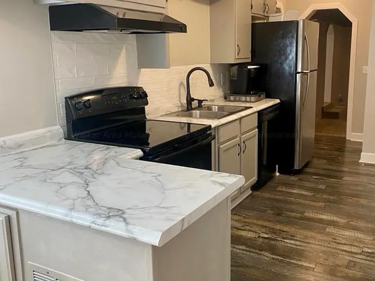 1000 Highland Rd — Photo 11