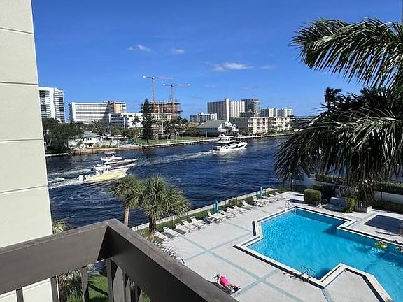 2nd image of 2900 NE 14th Street Causeway #409