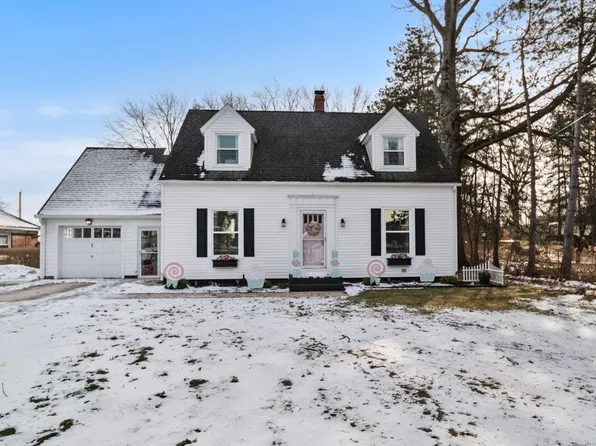 647 W Gore Rd, Erie, PA 16509