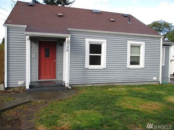 3rd image of 239 E Tanglewood Ave