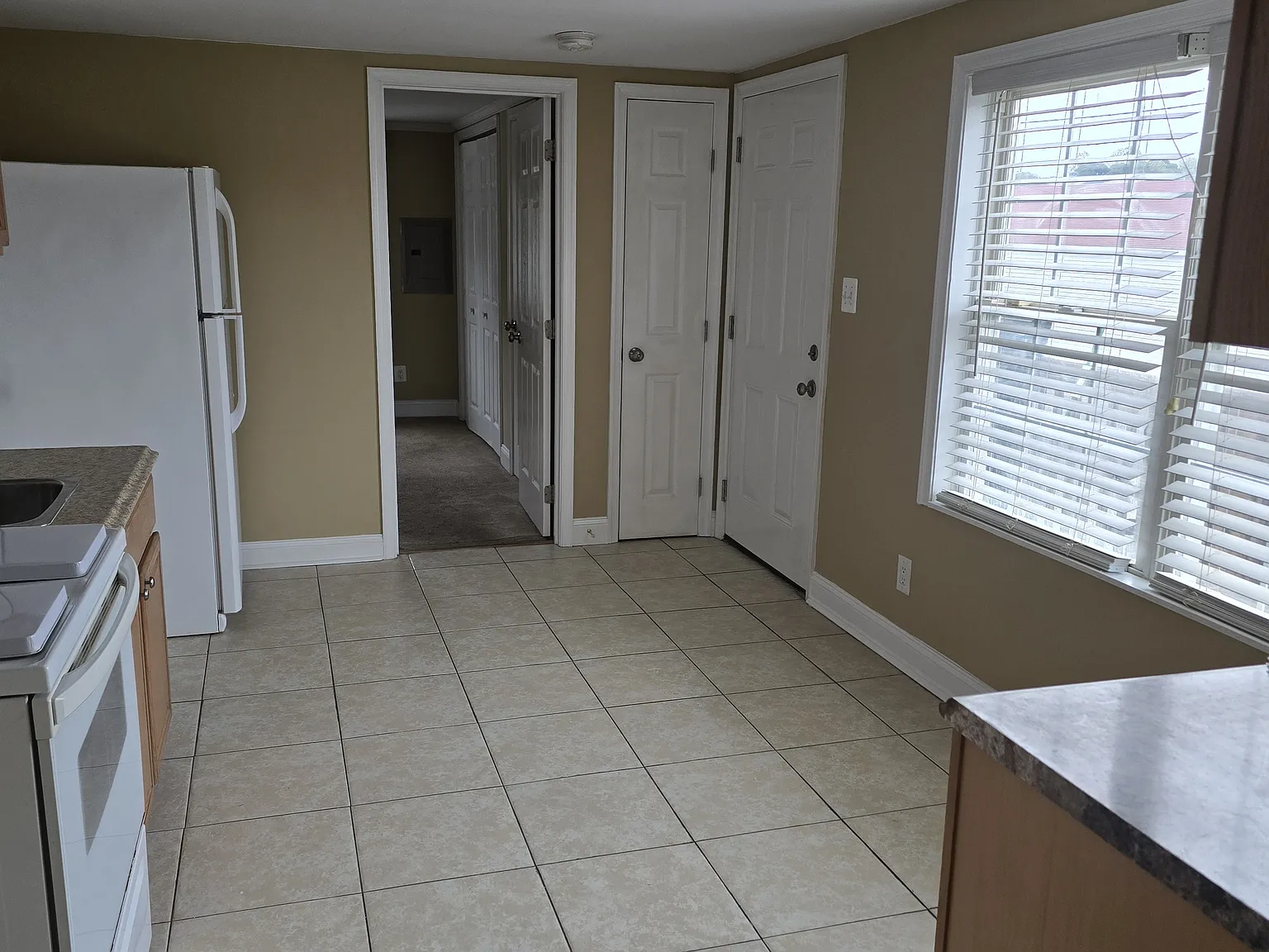 1 bed, 600 sqft, $1,300 — Photo 2