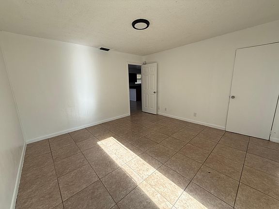 3rd image of 4356 Maine St #3