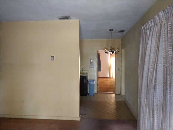 5th image of 526 E Beresford Ave