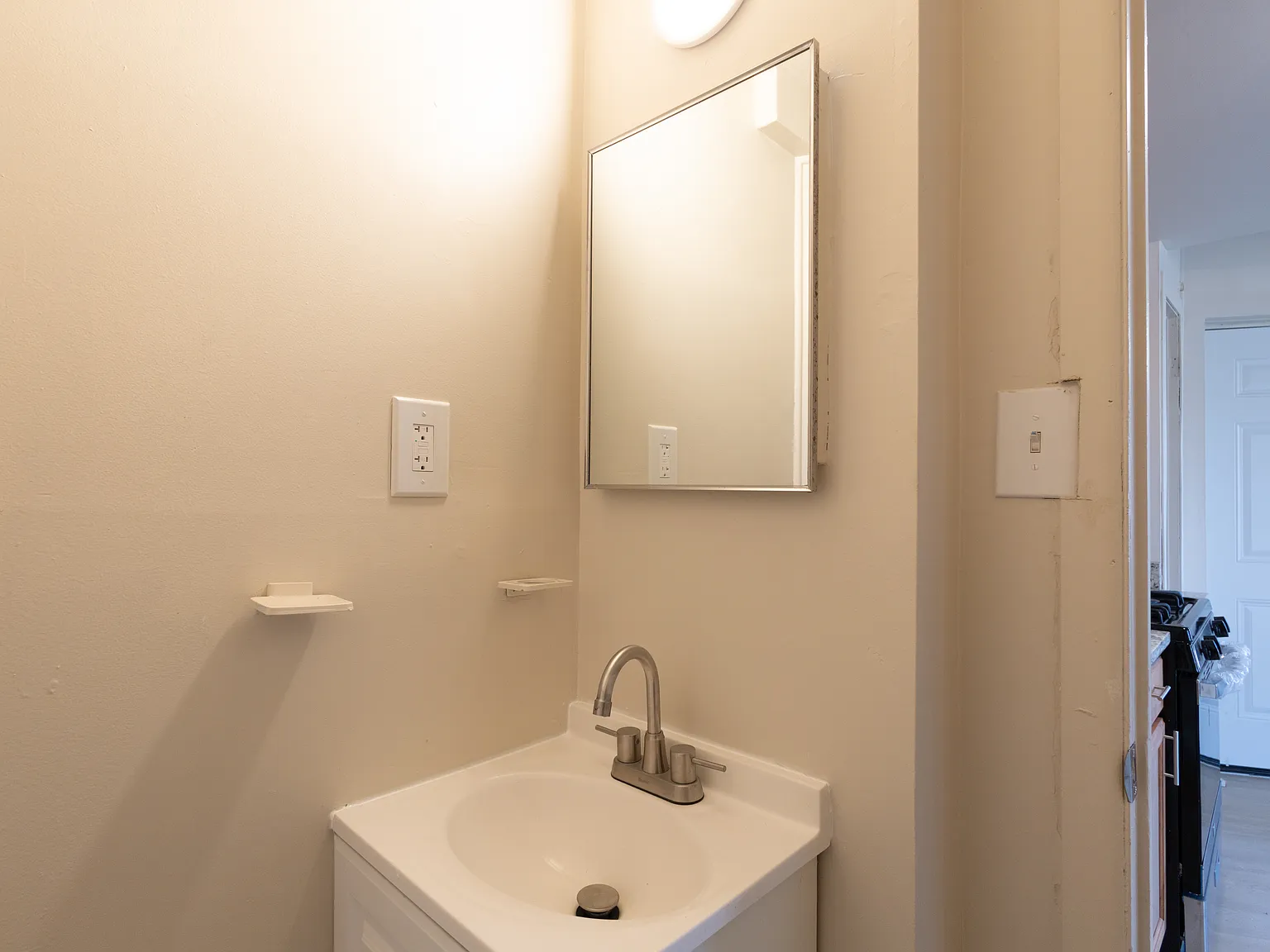 2 bed, 1.5 bath, 1000 sqft, $1,300 — Photo 4