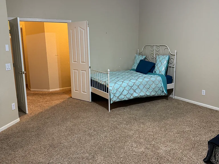 7879 W Kerry Ln — Photo 18