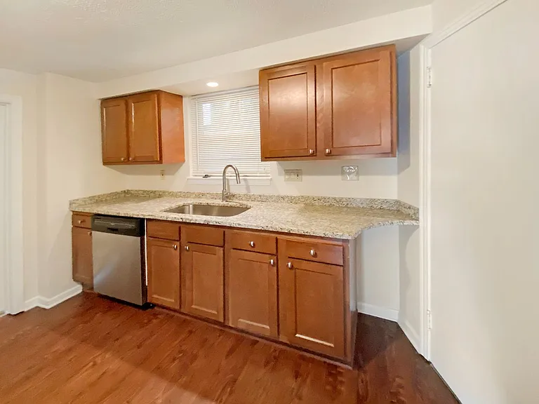 32 Wyoming St E #1 — Photo 3