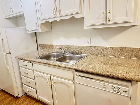 5th image of 1755 Granville Ave #3