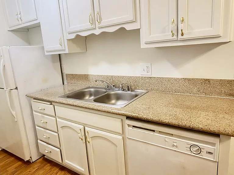 1755 Granville Ave. — Photo 5