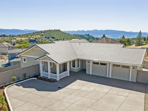 5615 Autumn Park Dr, Medford, OR 97504