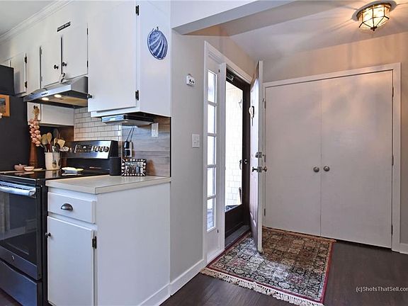 4th image of 30 Sweet Meadows Ct Unit 24