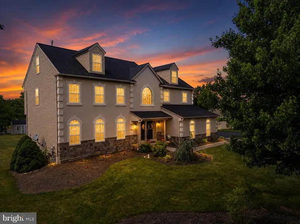 2051 Lockerbie Rd, Schwenksville, PA 19473