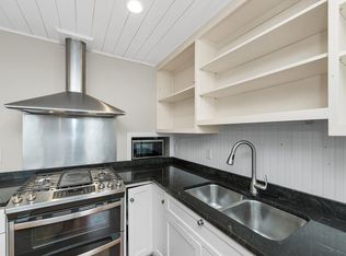 18 Bennett St #2, Manchester, MA 01944