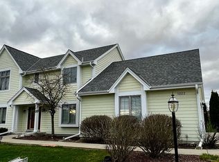 1022 Woods Dr, Hartland, WI 53029