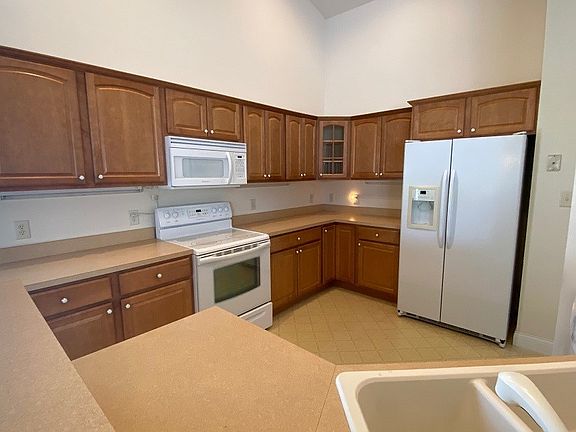 3rd image of 2505 Parkdale Dr